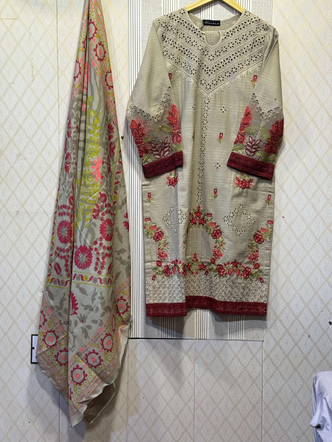 Grey/Beige Embroidered Kurta - Image 3